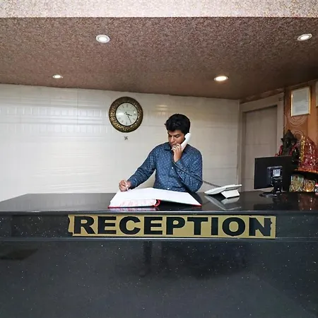 Oyo Hotel Metro Tower Near Ambience Mall-2